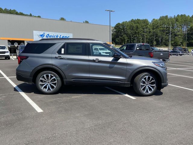 2025 Ford Explorer ST-Line 2