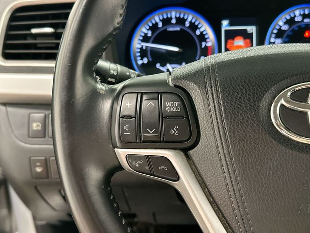 2017 Toyota Highlander SE Silver at Rochrich Mazda