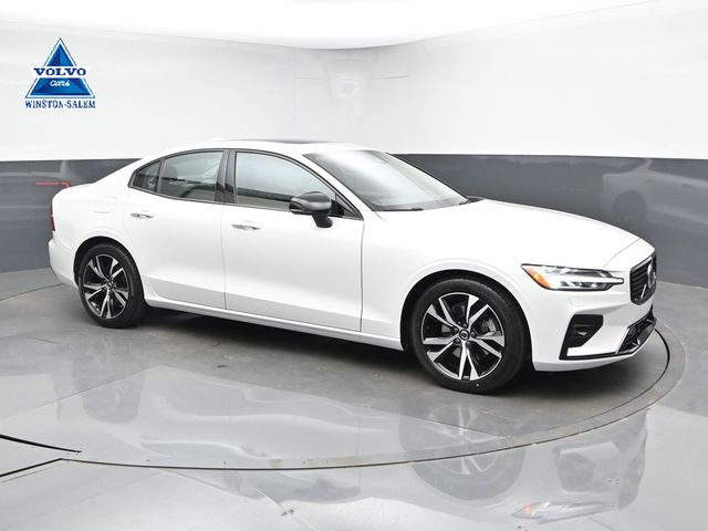  2023 Volvo S60 B5 Core Dark Theme AWD   