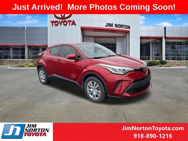 2020 Toyota C-HR LE's photo