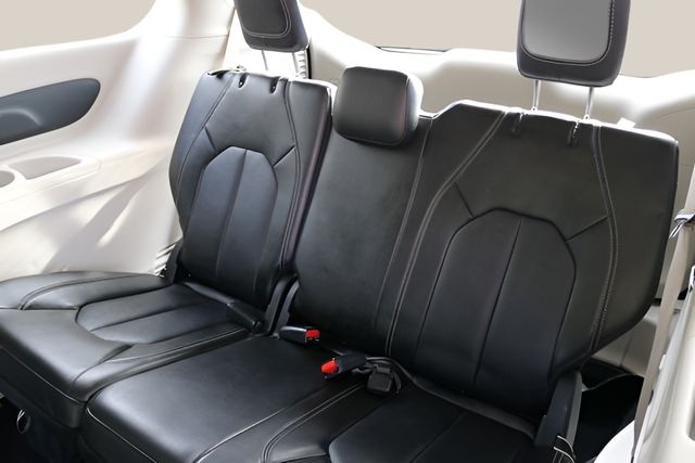 Used Car 2024 Chrysler Pacifica Hybrid  Select For Sale Under $30,000 In Austin, Texas