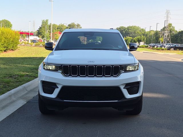 New 2026 Bright White Clear-Coat Exterior Paint Jeep Laredo X image 16