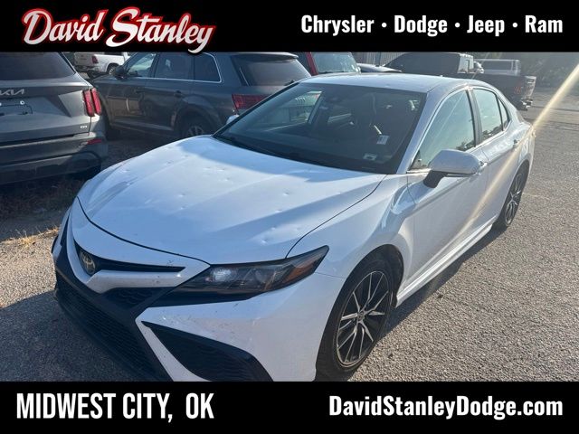 2022 Toyota Camry Blanco Sedán Tracción delantera 8 velocidades Automática