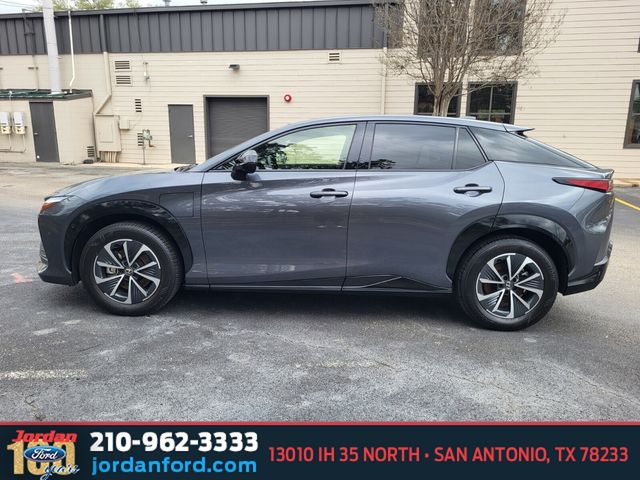 View vehicle photo 2