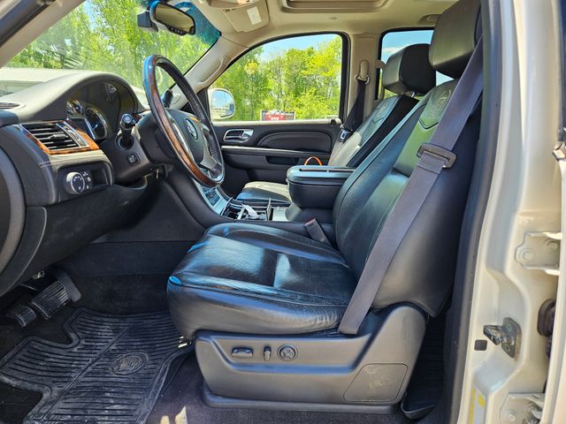2013 Cadillac Escalade Platinum Edition photo