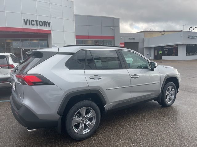 2025 Toyota RAV4 XLE photo 4