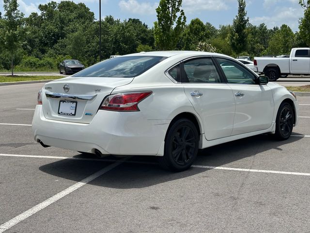 Used 2014 White Nissan 2.5 SV image 7
