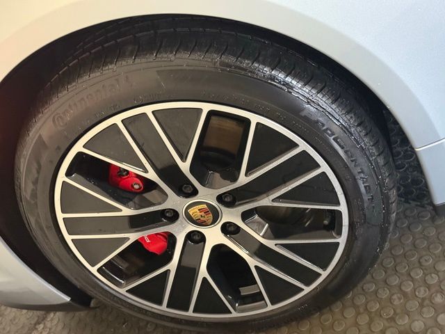 2021 Porsche Taycan 4S photo