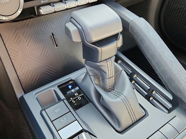 2025 Toyota Tacoma SR5 - Photo 9