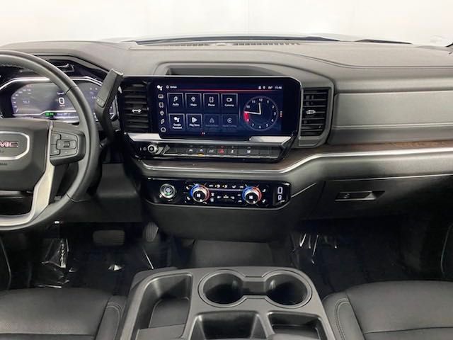 2024 GMC Sierra 1500 SLT photo