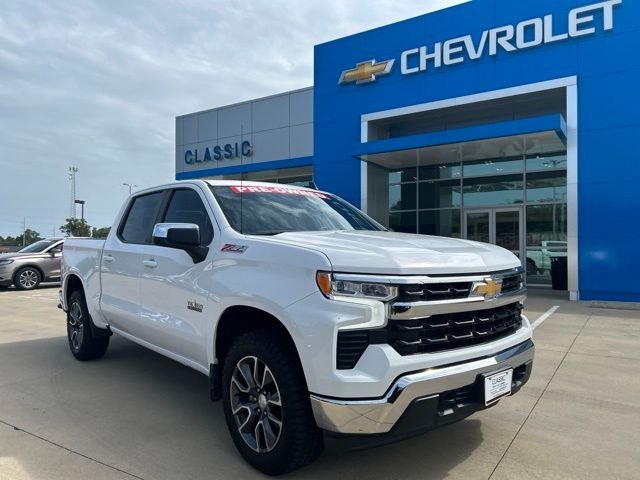 Summit White 2022 Chevrolet Silverado 1500 Pickup Truck Four-Wheel Drive Automatic