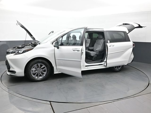 2024 Toyota Sienna XLE 48