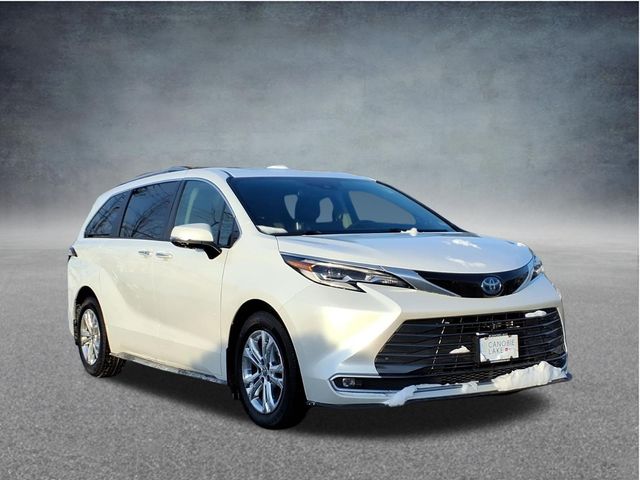 2022 Toyota Sienna Platinum 7-Passenger AWD
