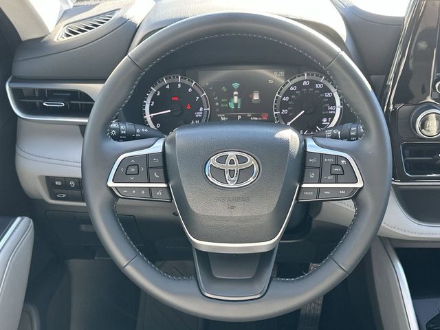 2024 Toyota Highlander LE 10