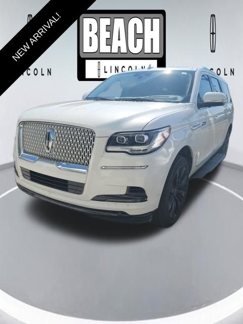 White Metallic 2024 Lincoln Navigator SUV / Crossover Four-Wheel Drive Automatic