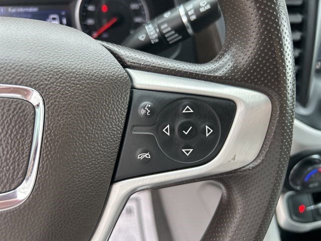 2022 GMC Acadia SLE photo