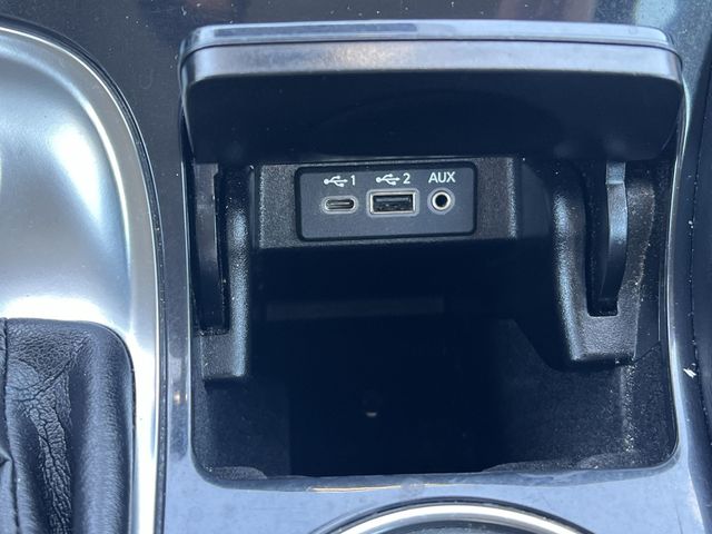 Used 2020 White Nissan 3.5 S image 21