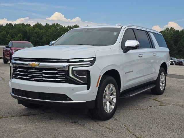 Polar White Tricoat 2026 Chevrolet Suburban SUV / Crossover Four-Wheel Drive
