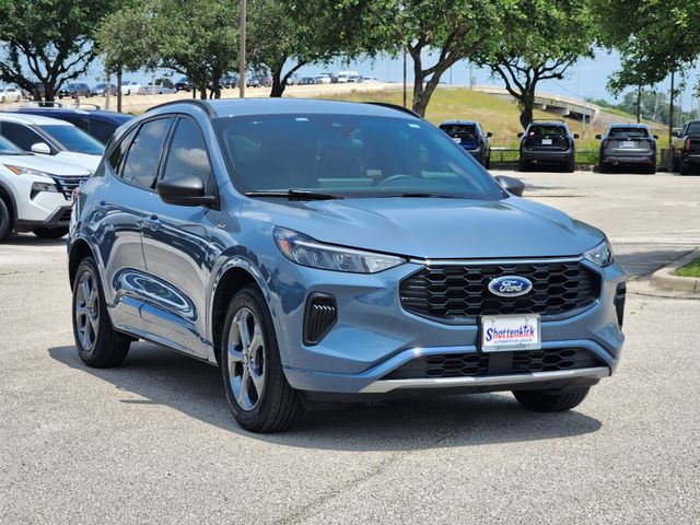 2023 Ford Escape ST-Line photo 2