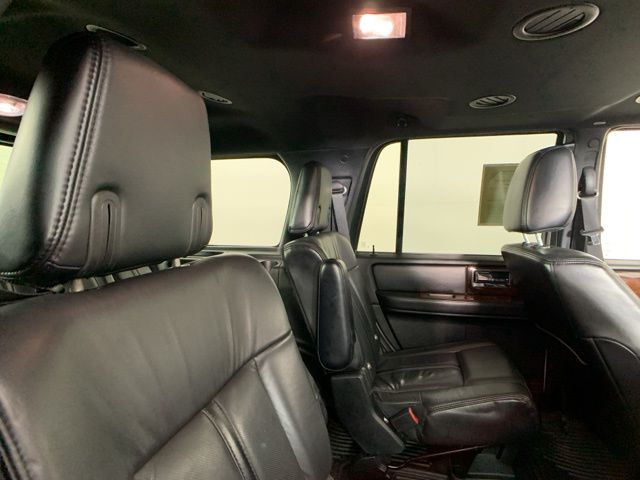 2016 Lincoln Navigator Select 32