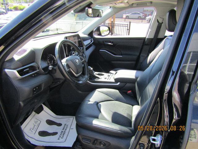 used 2023 Toyota Highlander car, priced at $35,499