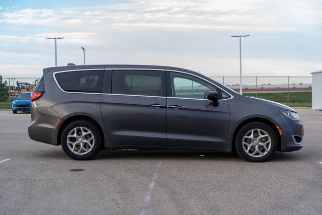 2017 Chrysler Pacifica Touring L 8