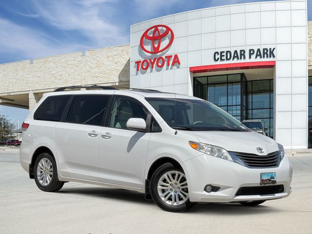 Super White 2014 Toyota Sienna XLE 7-Passenger Auto Access Seat Minivan Front-Wheel Drive 6-Speed Automatic Overdrive