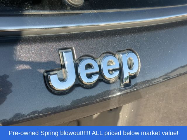 Used 2020 Gray Jeep Latitude image 12