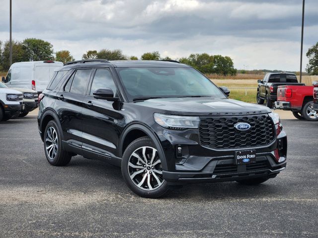 2025 Ford Explorer ST-Line 2