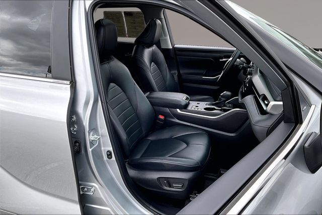 Used 2024 Toyota Highlander XLE 4D Sport Utility