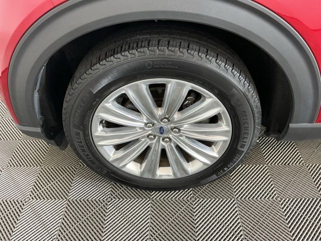 Used 2022 Red Ford Limited image 37
