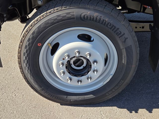 New 2026 Ford Super Duty F-450 Chassis Regular Cab (DRW) 169" Wheelbase XL