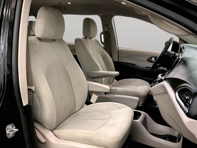 2017 Chrysler Pacifica LX - 7