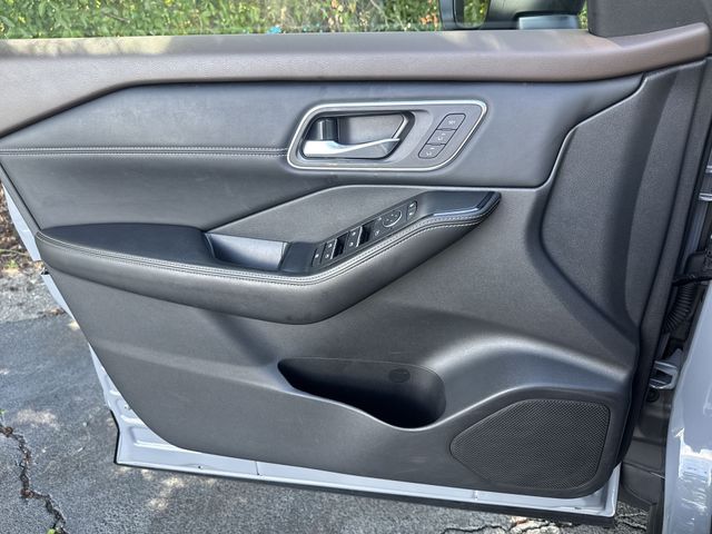 Used 2021 Gray Nissan SL image 27