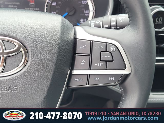 Used Car 2023 Toyota Highlander Hybrid  Xle For Sale Under $40,000 In San Antonio, Texas