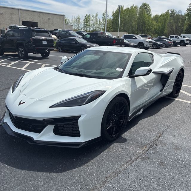 Arctic White 2024 Chevrolet Corvette Z06 1LZ Coupe RWD Coupe Rear-Wheel Drive 8-Speed Dual Clutch
