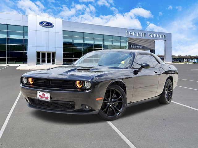 2016 Dodge Challenger SXT Plus's photo