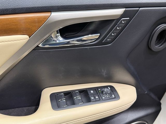 LexusRX17