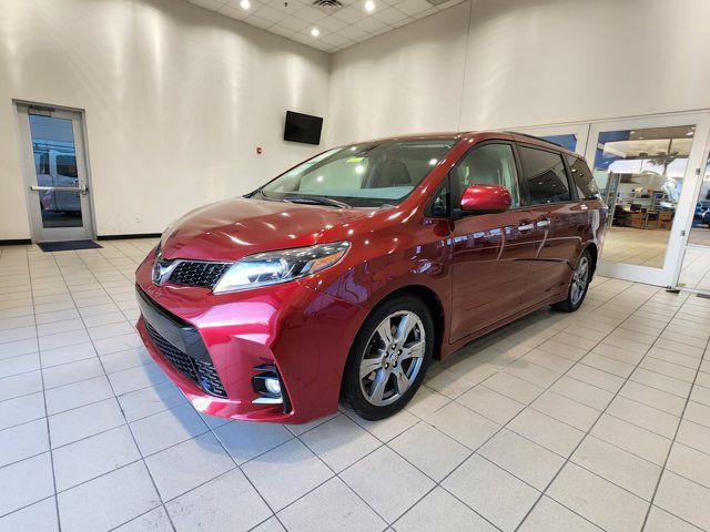 2018 Toyota Sienna SE 8-Passenger FWD