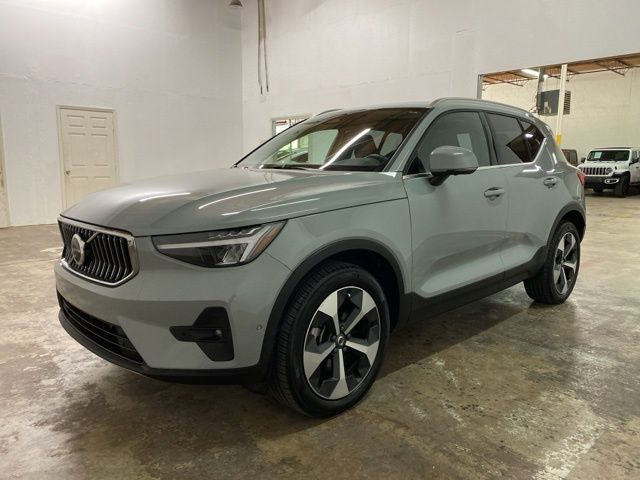 Gray Metallic 2025 Volvo XC40 B5 Plus Bright Theme AWD SUV / Crossover All-Wheel Drive Automatic