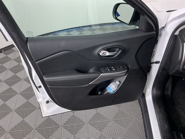 used 2022 Jeep Cherokee car, priced at $18,879