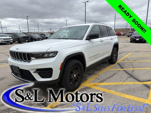 Bright White Clearcoat 2023 Jeep Grand Cherokee Laredo 4WD SUV / Crossover Four-Wheel Drive 8-Speed Automatic