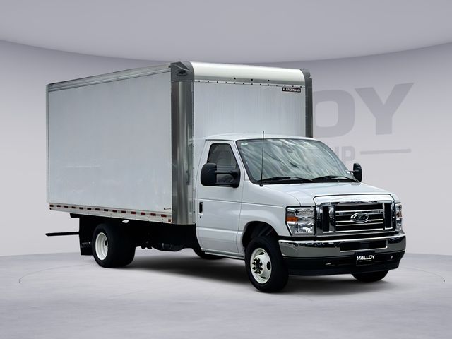 2025 Ford E-Series Chassis E-350 SD Cutaway SB DRW RWD
