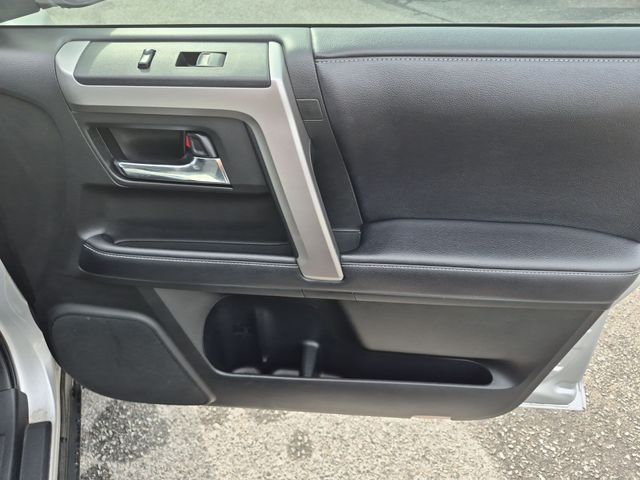 Used 2017 Silver Toyota SR5 image 34
