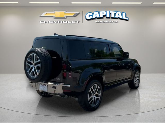 Used 2022  Land Rover SE image 5