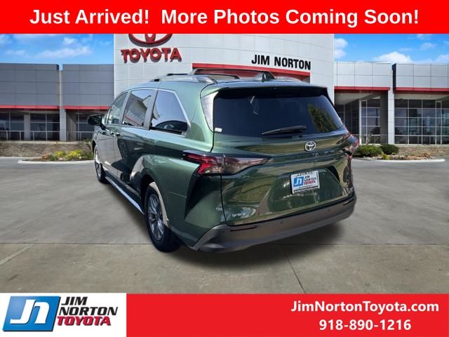Used 2025 Toyota Sienna Van