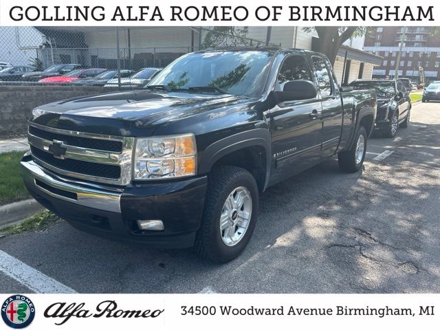 Black 2009 Chevrolet Silverado 1500 Pickup Truck Four-Wheel Drive 4-Speed Automatic Overdrive