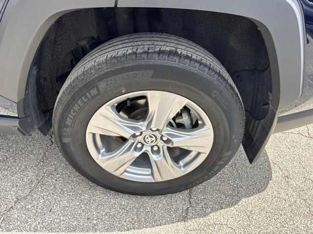 2024 Toyota RAV4 XLE - Photo 31