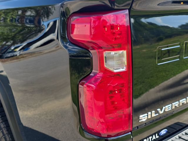 Used 2021 Mosaic Black Metallic Chevrolet LT image 33