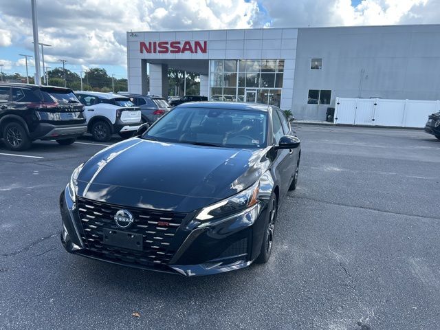 2023 Nissan Altima 2.5 SR 3